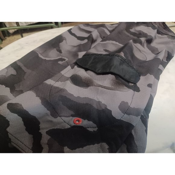 Swim Trunks Men's Camo SZ 32 Green Gray Red Accents - Picture 4 of 4